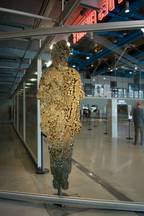 Tout pour plaire - graphisme de l'exposition “Détours d'objets”, de Claude Courtecuisse, au Centre Pompidou - vue de l'exposition
